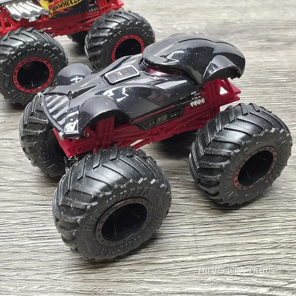 5 Hotwheels Monster Trucks 1:64 - Darth Vader, Bone Shaker, Roger Dodger, Haul